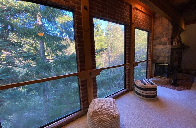 Serene Twin Peaks Lake Arrowhead Escape - Sleeps 10