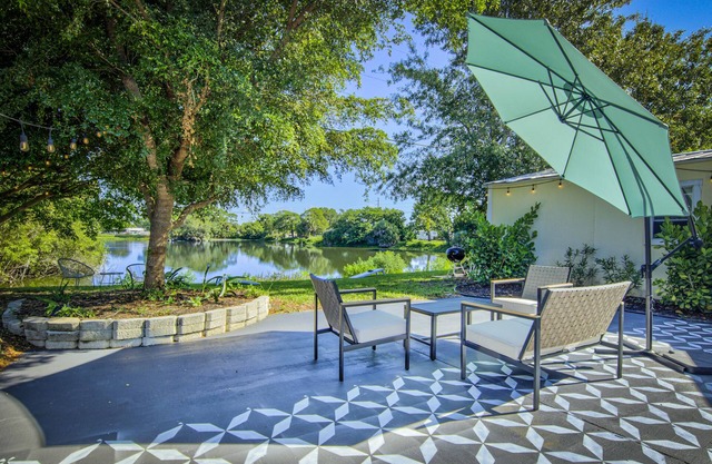 Serene Waterfront Lakehouse w/Game Room + 4 Bikes