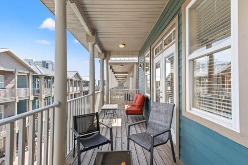 Serenity by the Sea! 4BR Retreat, Sleeps 12, Walk to Beach