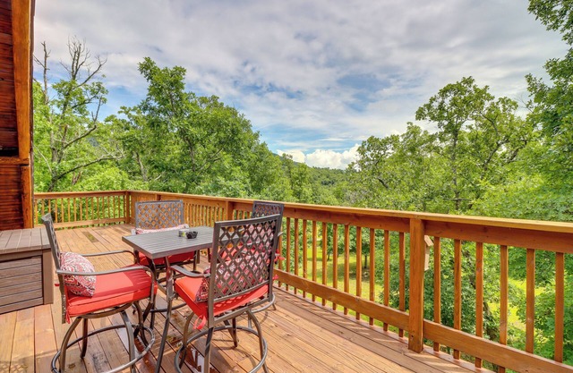 'Serenity Cabin' w/Game Room & Decks in Harrison!