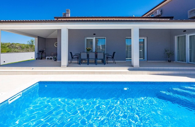 Serenity Home Villa Tea with heated pool and pyrolysis salt water