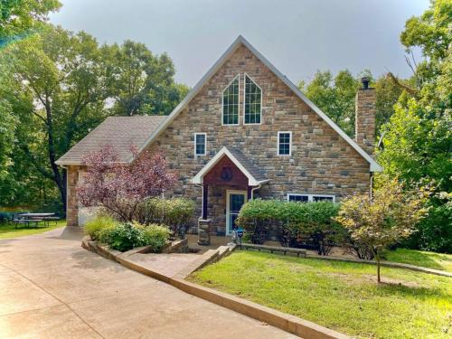 Serenity House Retreat Near MKT