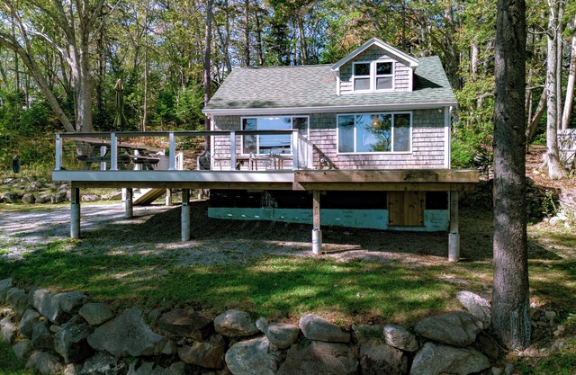 Settlers Cottage, cute Maine home with water views