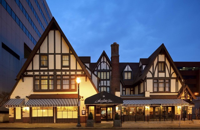 Seven Gables, St. Louis West, a Tribute Portfolio Hotel