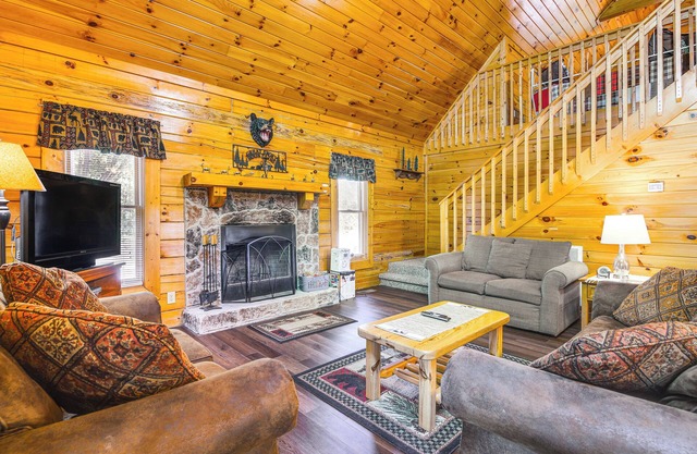 Sevierville Cabin w/Hot Tub & Deck!