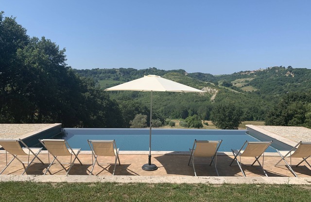 Sfarina ancient panoramic, restored home around 300mtsq with private pool, 8 pax