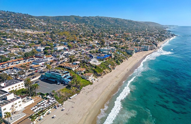 SH 1 Ocean View condo, walk to Main Beach, heated pool Accs