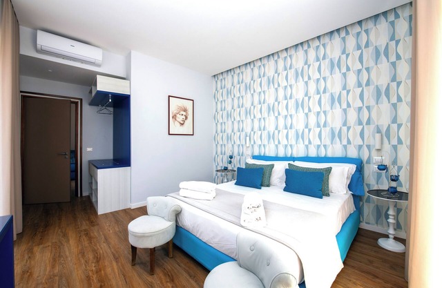 Shabby Chic sea view apartment