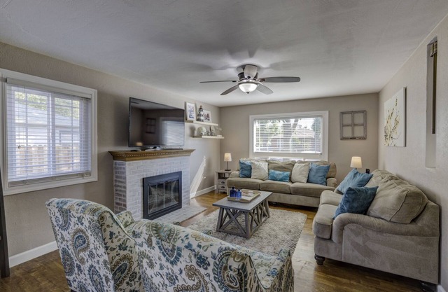 Shades of Blue NEWLY RENOVATED | Lodi Lake | Wine&Roses | Downtown