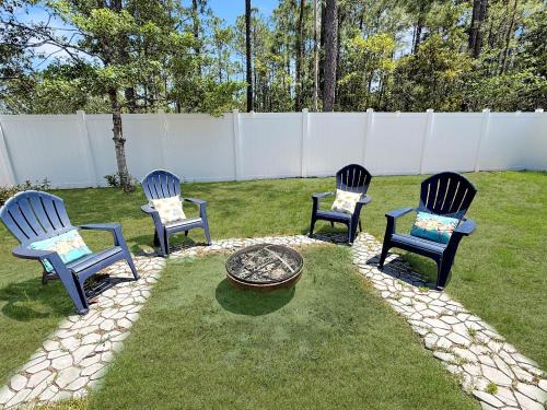 Shadow Lakes Retreat~Central location to Beaches, Golfing, Southport Ferry