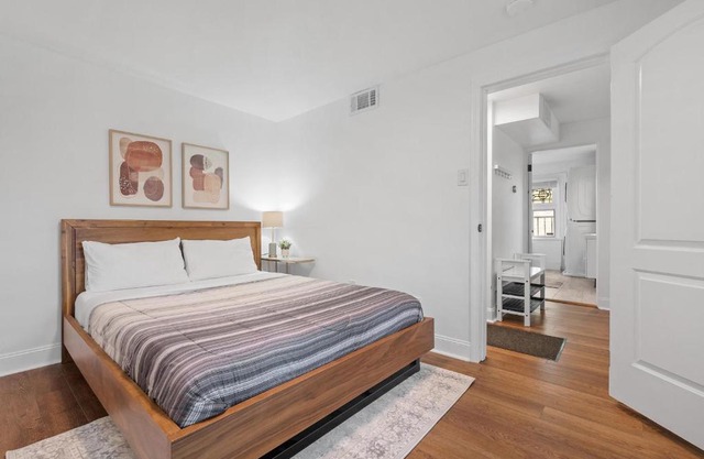 Shadyside, Pittsburgh, Modern and Stylish 1 Bedroom Unit5 with Free Parking