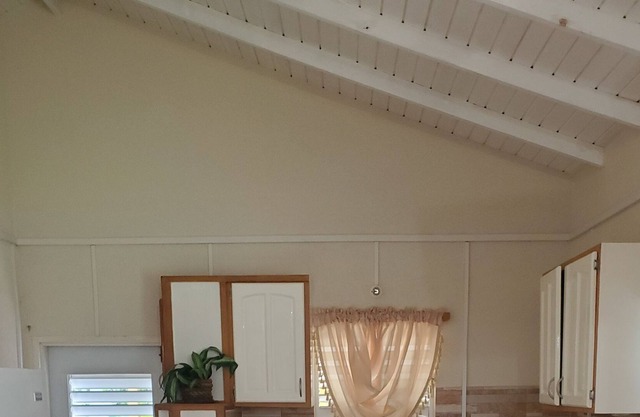 Shalom Apt. Cozy space close to beach, restaurant, bus, nightlife