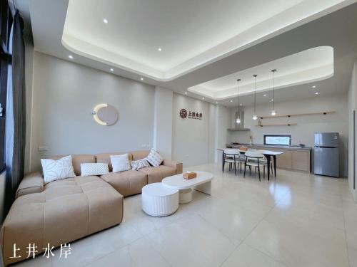 Shangjing Waterfront Hotel