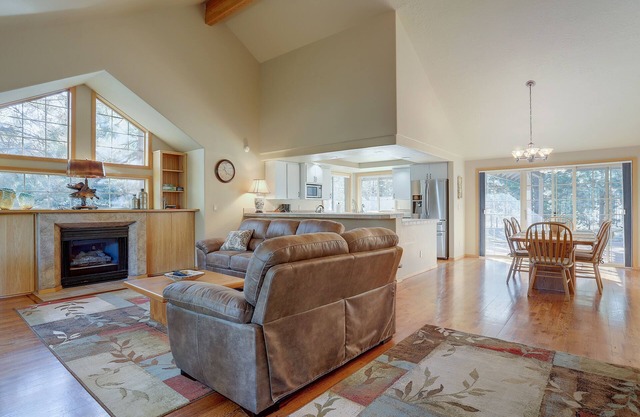 SHARC Passes, Close to South Entrance, Fireplace, Pet Friendly