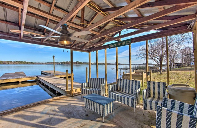 Shared Dock & Lake Access: Daingerfield Tiny Home
