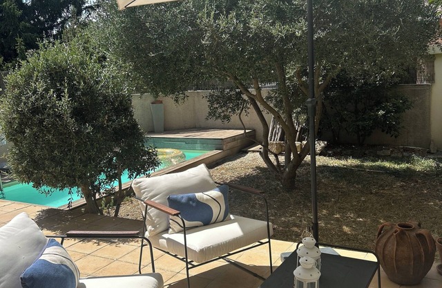 She's got it all! A stone's throw from Avignon and the TGV train station