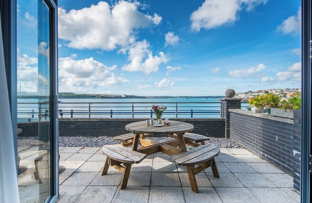 Shearwater, Holiday Cottage Milford Waterfront, Milford Haven, Sleeps 4, 2 bedrooms, bathrooms