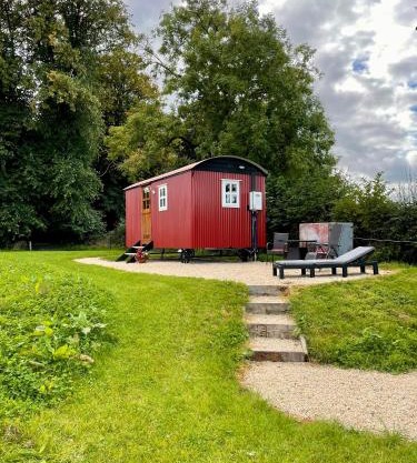 Sheelin Shepherds Hut 2 with Hot Tub