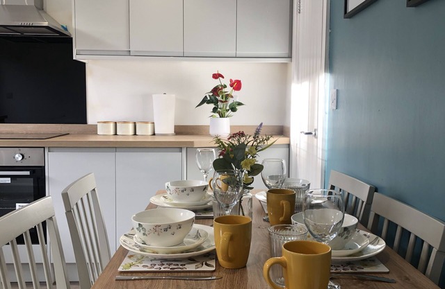 Sheffield 4-bedroom house free parking