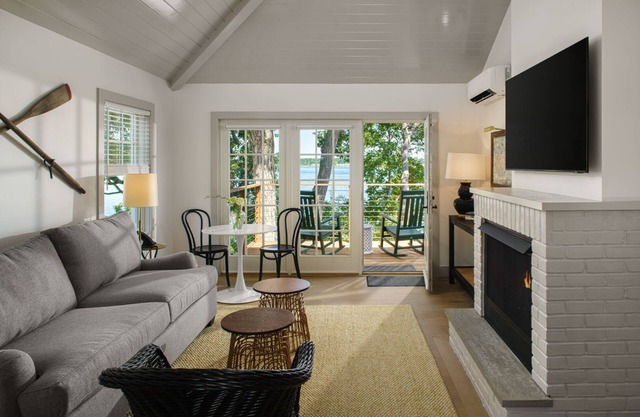 Shelter Island Retreat with Spa Facility, Seasonal Heated Pool & Kayaking