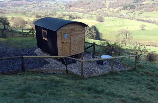 Shepherd Hut "Megan" in beautiful quiet location