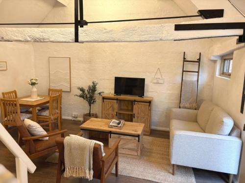 Shepherds Rest Cotswolds Cottage Farm Stay With Pool