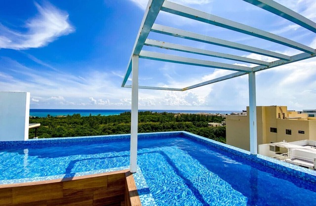 Shiny Studio on 5th Ave w/Pool+Gym Steps to Beach