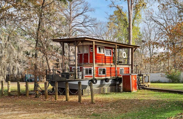 Shipwreck with Upper Deck, Lake View & Canoes! Caddo Shores Cabins, Uncertain, Texas.