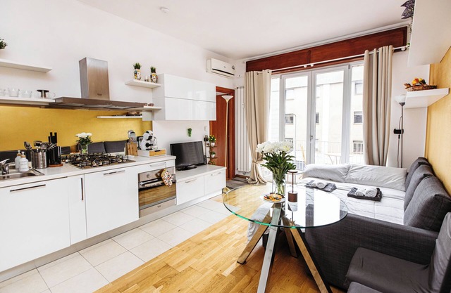 Sicilian Escape - 100m from Milan Central Station