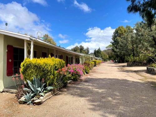 Sierra Pelona Motel