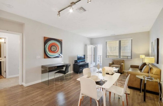 Silicon Valley Oasis: Luxurious 2BR Condo near Facebook Headquarters