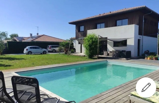 Silver Coast Villa. Moliets and maa. 160m2 villa with large swimming pool.