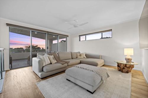 Silver Sands Sanctuary - 6BR Beachside Luxury