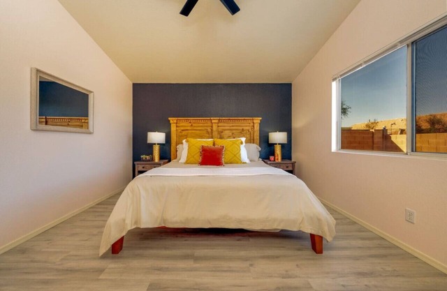 Silverbell/3 BR & 2 BA/Quiet/Garage/Fenced