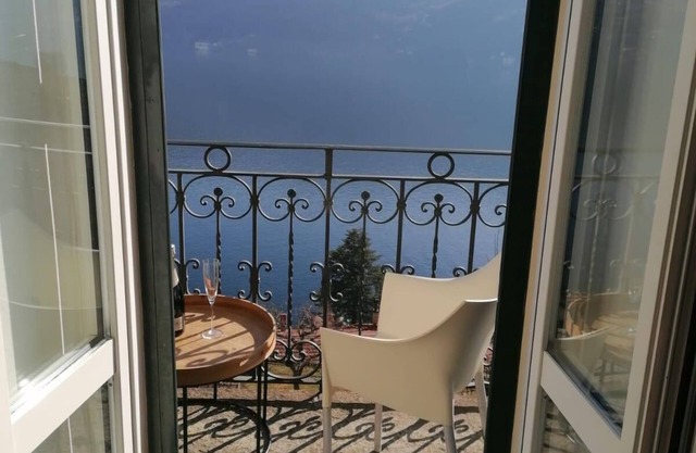 SIMO HOUSE, STUNNING LAKE VIEW, BALCONY