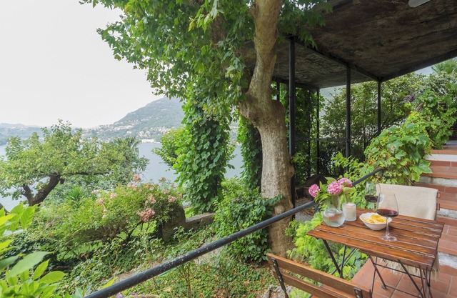 Simon's Apartment With Amazing View by Rent all Como
