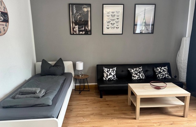 Simple apartment "Tom" in Halle with 3 bedrooms and parking space