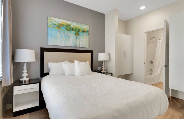 Simplicity At the Rim 1119 I Spacious 1 Bed 1 Bth