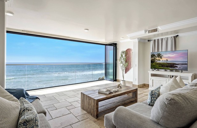 Single Family Beautiful Home with Two Spas P815-X