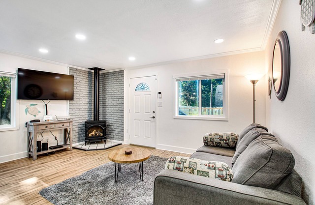 Single-level home with firepit & gas fireplace - walk to the beach, 3 dogs OK