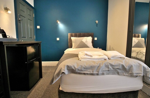 Single Room with Private Bathroom -Hamilton