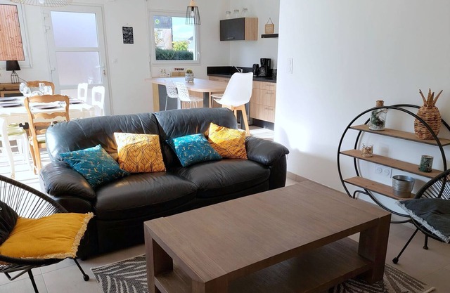 Single storey holiday home in Cleder