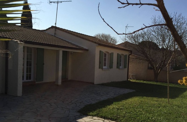 Single storey house with enclosed garden