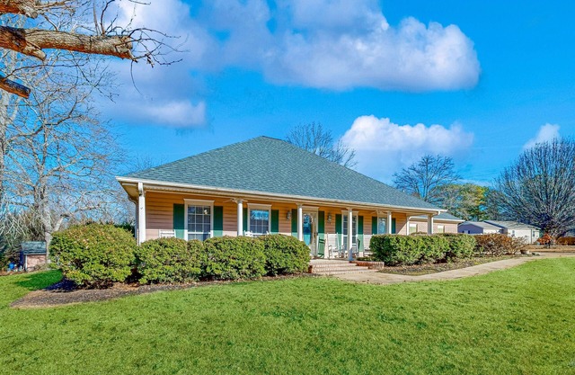 Single-story home with private deck, grill, fireplace, & W/D