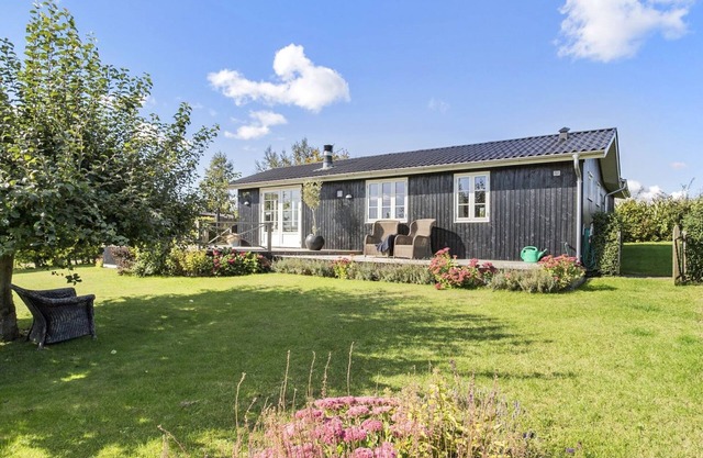 "Sinika" - 400m from the sea by Interhome