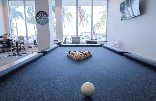 Sip and Sage Skyline- City and Water Views 2bedroom POOL Downtown Fort Myers