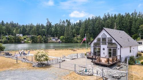 Sisters by the Sound by AvantStay Beach Access
