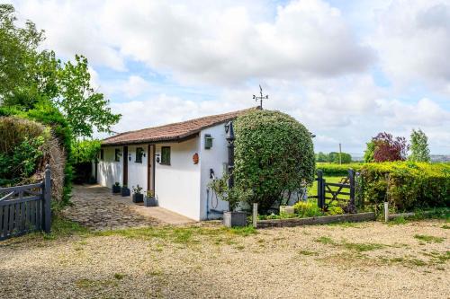 Siston Stables by STAE-Homes