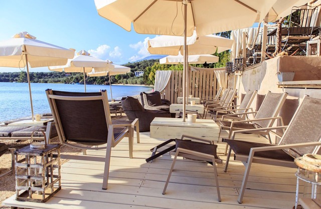 Six Keys Seaside Lodge