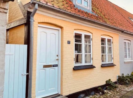 Skønt Skipperhus midt i Marstal.